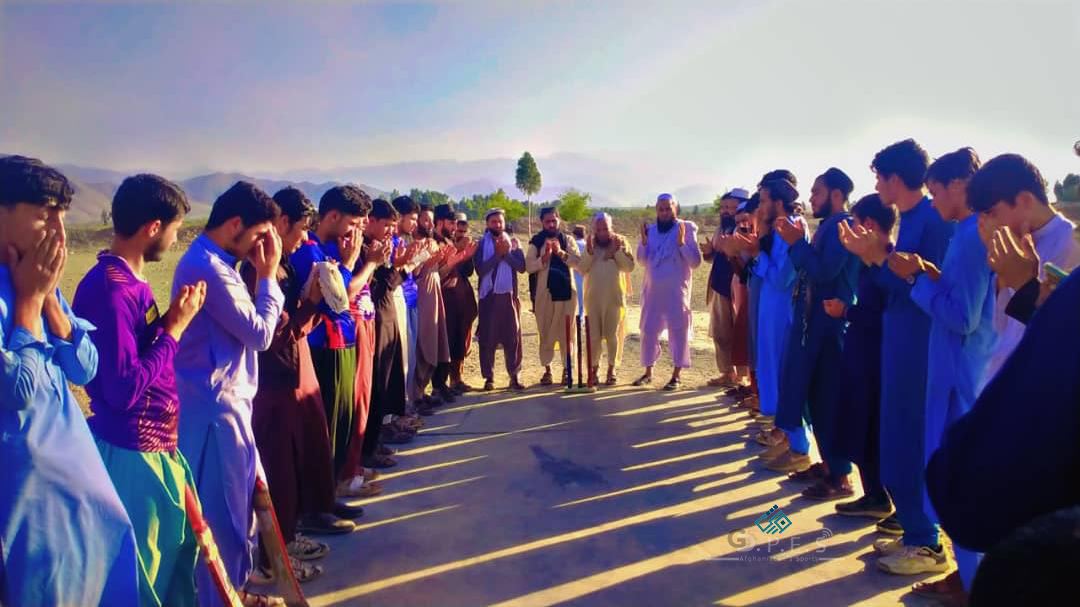 ننگرهار؛ په نازیان ولسوالۍ کې د شپږو ښوونځيو ترمنځ د ټېپ بال کرکټ سيالۍ پيل شوې