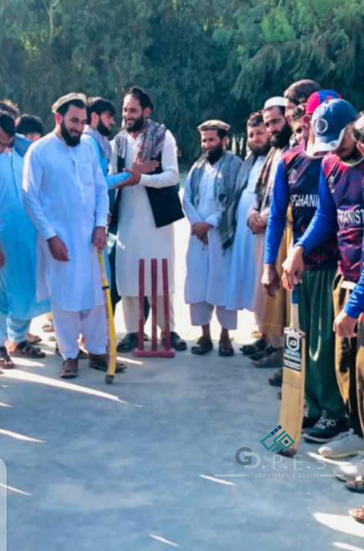 ننگرهار؛ په بټي کوټ ولسوالۍ کې د ۳۰ لوبډلو ترمنځ د ټېپ بال کرکټ سيالۍ پيل شوې