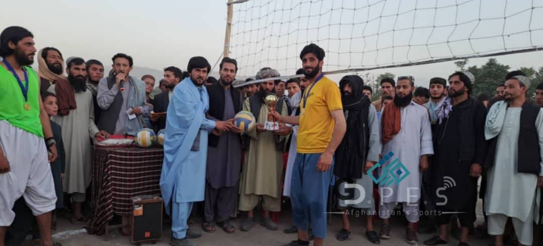 تیم جداران قهرمان رقابتهای والیبال ولسوالی نهرین بغلان شد