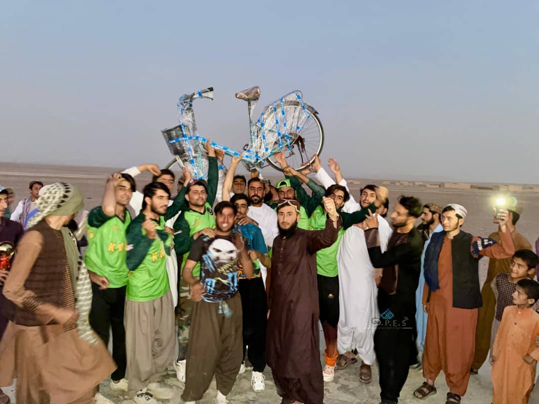 هلمند؛ په گرمسېر ولسوالۍ کې د ۱۶ لوبډلو ترمنځ د ټېپ بال کرکټ سيالۍ پای ته ورسېدې