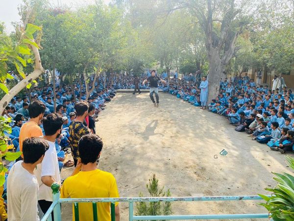 ننگرهار؛ په جلال اباد ښار کې د ۲۰ تنو ورزشکارانو له لوري د پارکور نمايشات ترسره شول