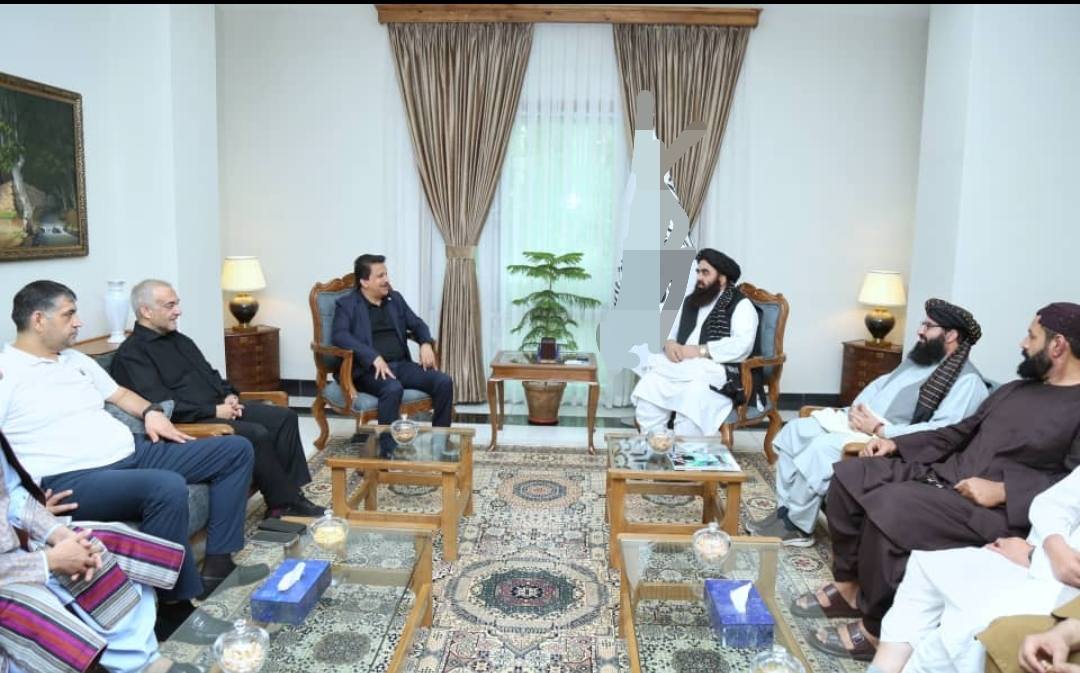 مولوي امير خان متقي د کورش د نړيوال فدراسيون له رئيس حيدر فرمان او له مله پلاوي سره يې وکتل 
