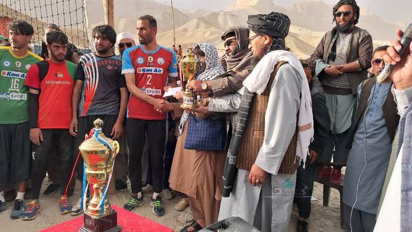 بامیان ؛ رقابت‌های والیبال میان هشت تیم در ولسوالی یکاولنگ نمبر دو برگزار شد