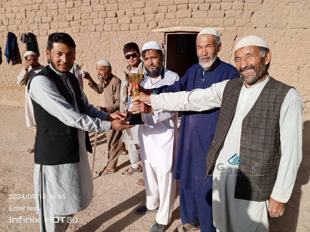 دایکندی؛ رقابتهای نشانه زنی با سنگ در ولسوالی شهرستان برگزار شد