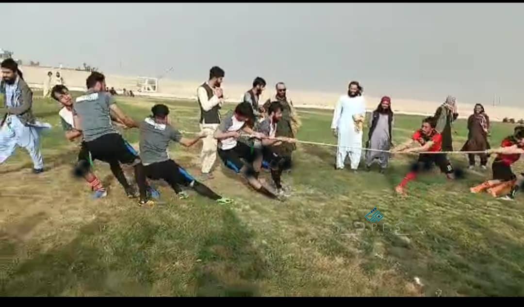 لوگر؛ رقابت‌های ریسمان‌کشی میان سه تیم در شهر پل علم برگزار شد