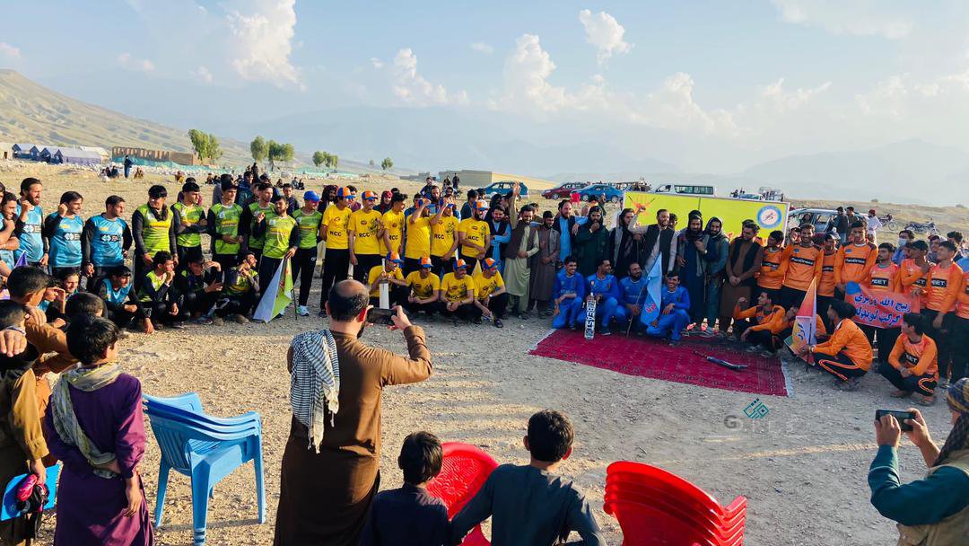 ننګرهار؛ په پچيراگام ولسوالۍ کې د اتو لوبډلو ترمنځ د ټېپ بال کرکټ غوره ليگ سيالۍ پيل شوې