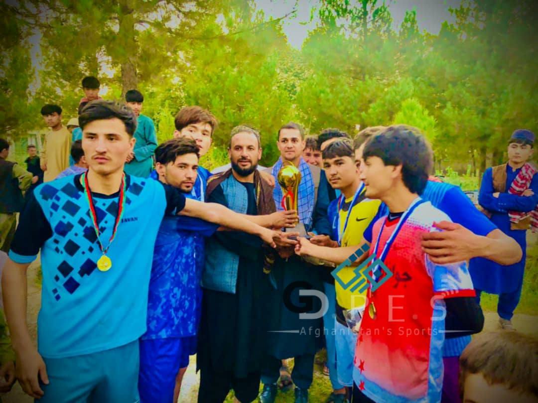 کندز؛ امام صاحب ولسوالۍ کې د لسو لوبډلو ترمنځ د فوټبال سیالۍ پای ته ورسېدې