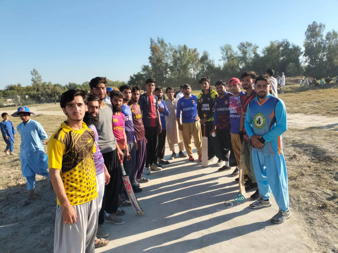 ننگرهار؛ په کامې ولسوالۍ کې د ۲۴ لوبډلو ترمنځ د ټېپ بال کرکټ سيالۍ پيل شوې