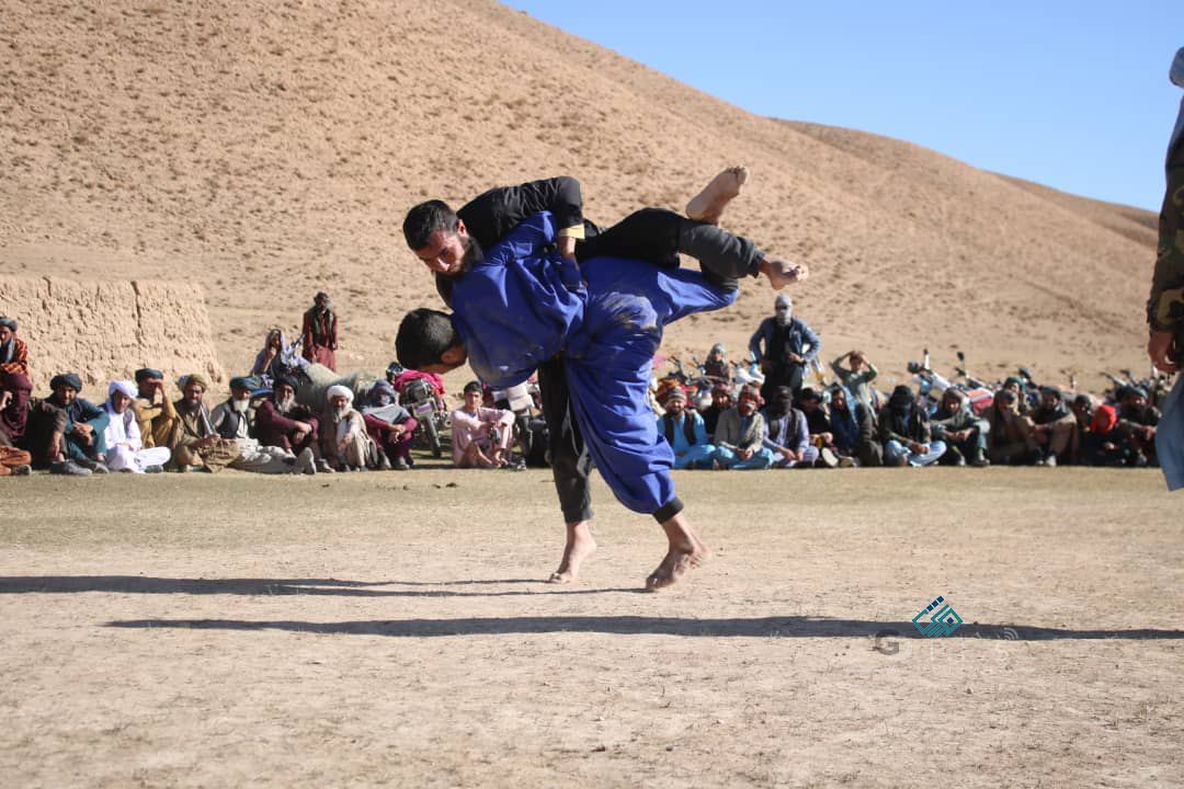 غور؛ مسابقات کشتی محلی با اشتراک ۳۰ ورزشکار در ولسوالی دولینه برگزار گردید
