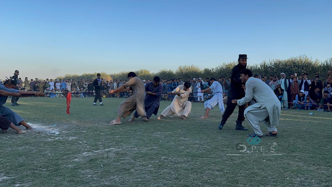 کندز؛ امام صاحب ولسوالۍ کې د پنځو لوبډلو ترمنځ د رسۍ کش کولو سیالۍ ترسره شوې