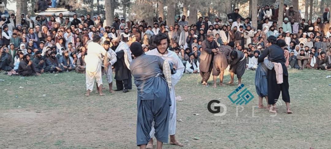 زابل؛ شهر صفا ولسوالۍ کې د ٩٠ پهلوانانو ترمنځ د سیمه ییزې غېږ نیونې سیالۍ ترسره شوې