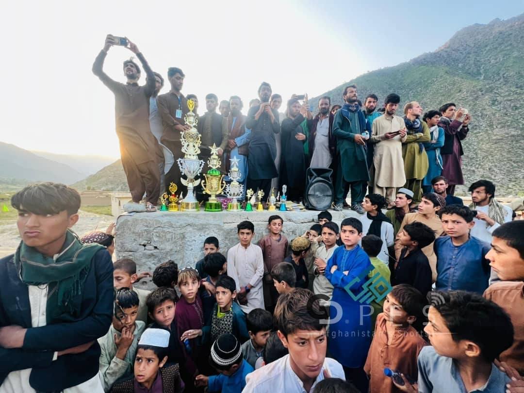 کونړ؛ ناړۍ ولسوالۍ کې د ٢٣ لوبډلو ترمنځ د ټېپ بال کرېکټ سیالۍ پای ته ورسېدې