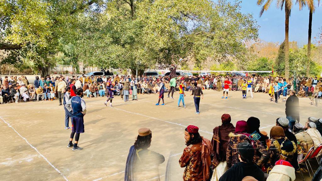 ننګرهار؛ مرکز جلال آباد ښار کې د ۴۰ لوبډلو ترمنځ د والیبال سیالۍ پیل شوې