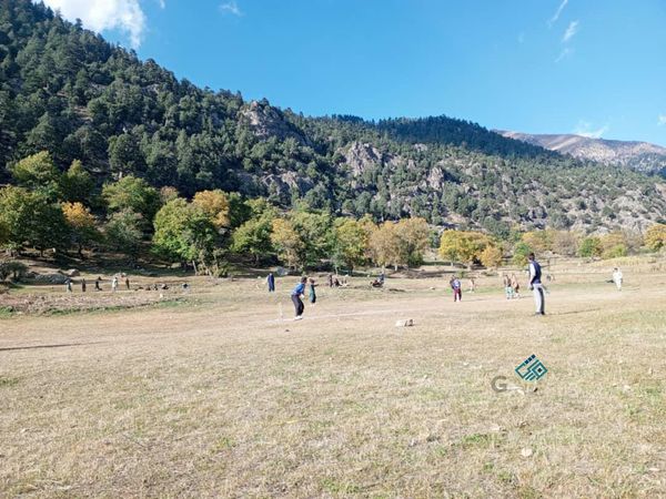 نورستان ؛ مرکز پارون ښار کې د ۱۸ لوبډلو ترمنځ د ټېپ بال کرکټ سیالۍ پيل شوې