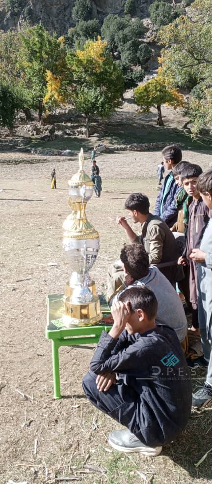 نورستان ؛ رقابت کرکت تیب بال میان هشت تیم در ولسوالی برگمتال آغاز شد