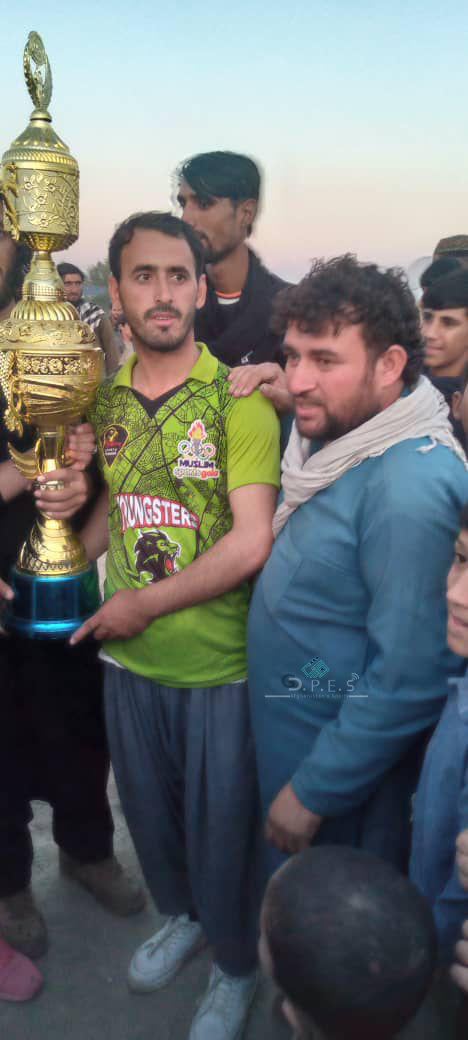 ننګرهار؛ روداتو ولسوالۍ کې د ۲۴ لوبډلو ترمنځ د ټېپ بال کرېکټ سیالۍ پای ته ورسېدې