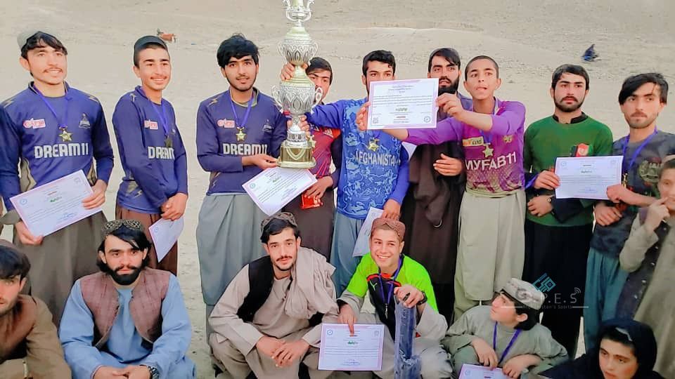 ارزګان؛ په مرکز ترينکوټ کې د ۱۴ لوبډلو ترمنځ د ټېپ بال کرکټ سيالۍ پای ته ورسېدې