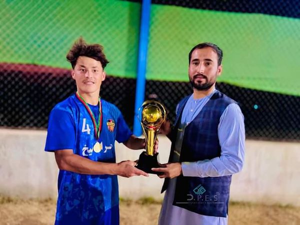 کندز؛ امام صاحب ولسوالۍ کې د ۱۲ لوبډلو ترمنځ د فوټسال سیالۍ پای ته ورسېدې