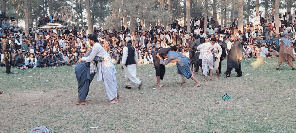 زابل؛ په شهر صفا ولسوالۍ کې د ۱۵۰ پهلوانانو ترمنځ د محلي غېږ نيونې سيالۍ وشوې