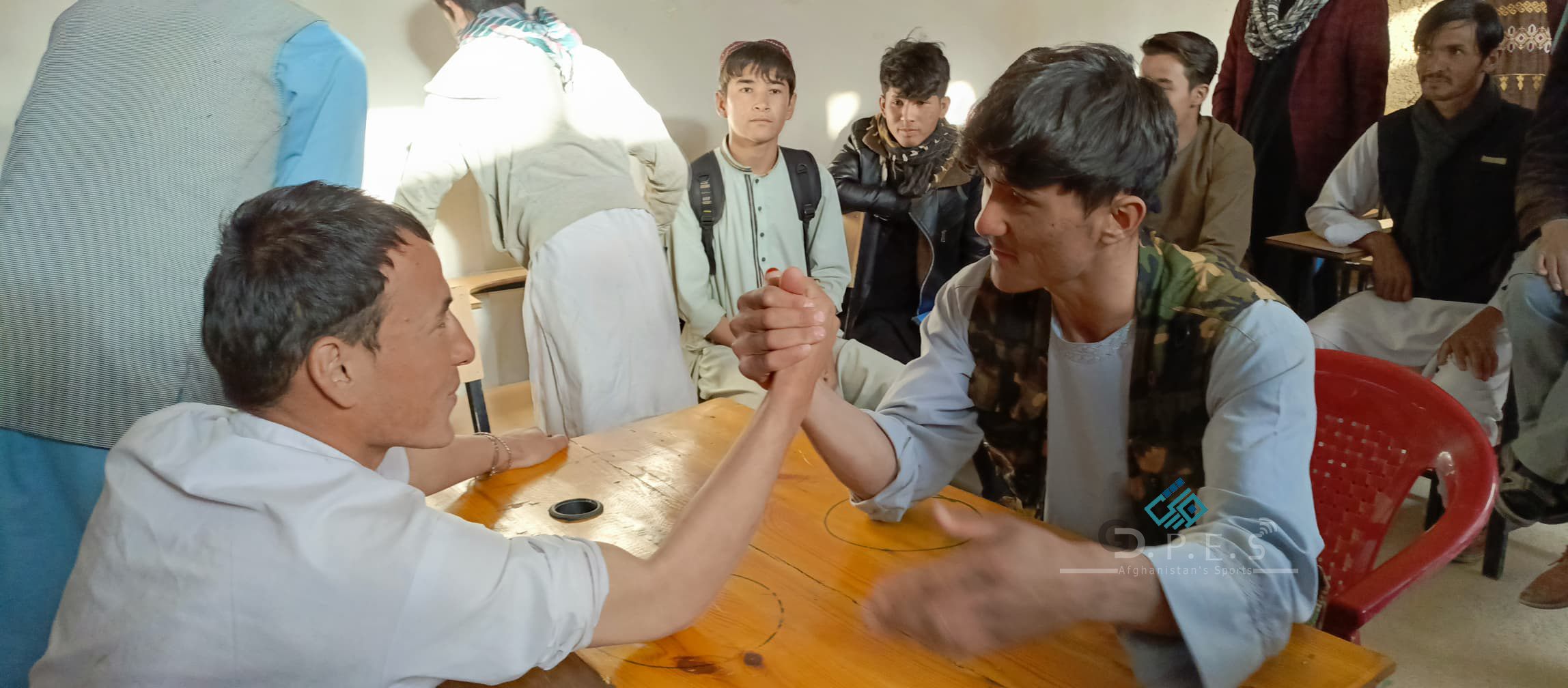 دایکندی ؛ رقابت دست کشتی میان ۲۴ تن در شهر نیلی برگزار شد