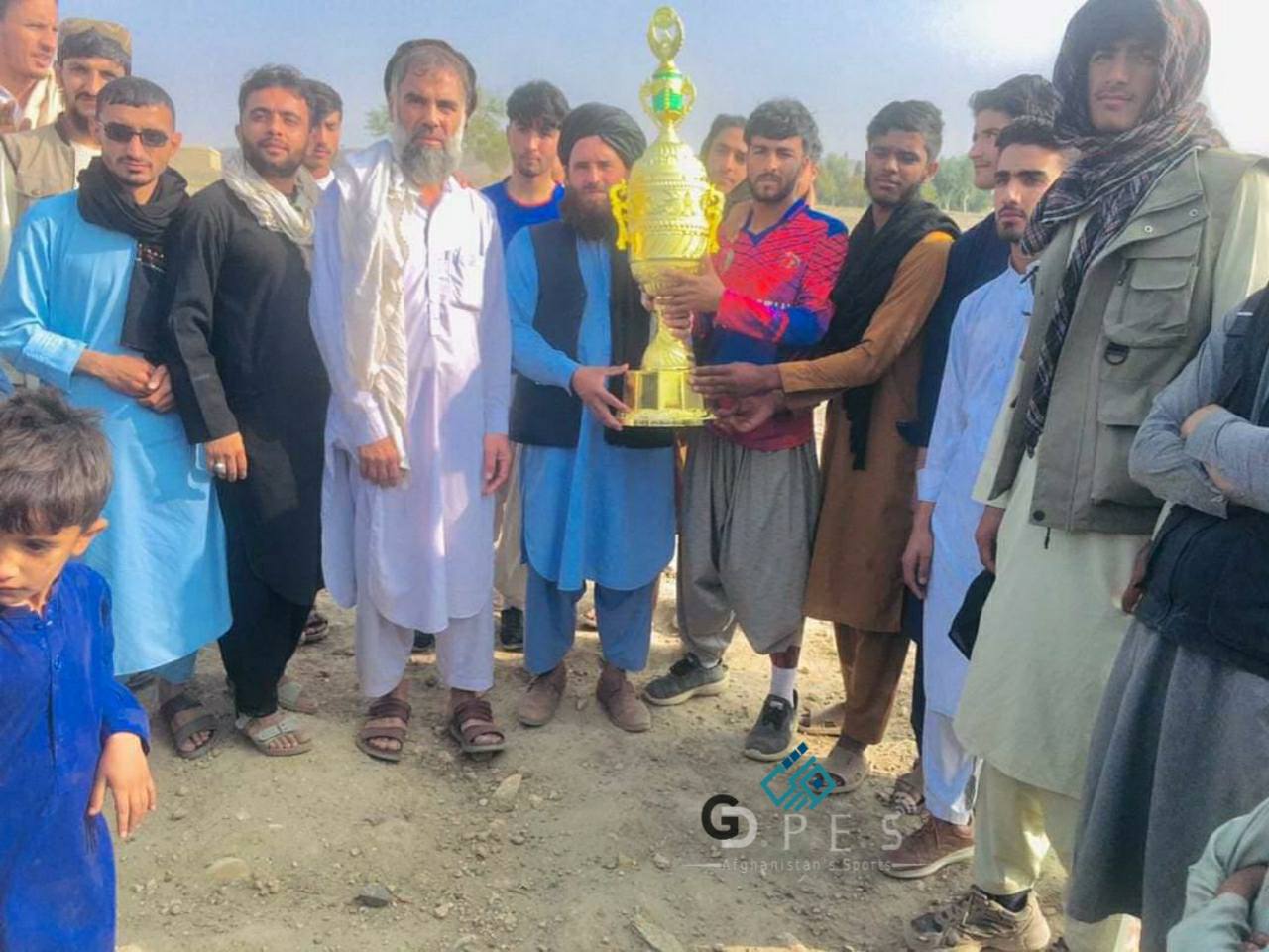 ننکرهار؛ په خوږياڼو ولسوالۍ کې د ۱۲ تعليمي ادارو ترمنځ د ټېپ بال کرکټ سيالۍ پای ته ورسېدې