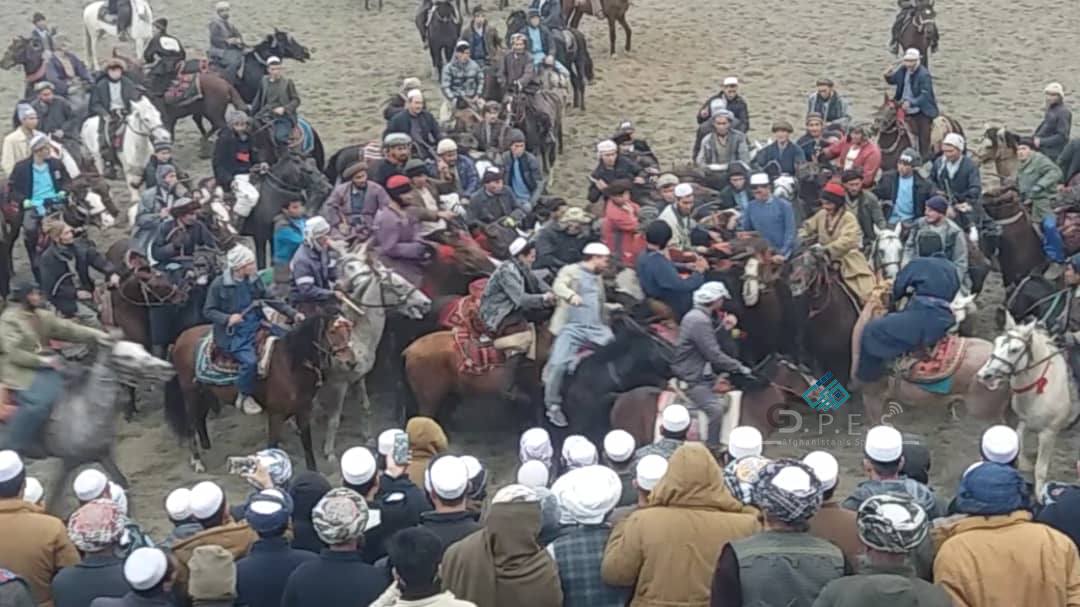 جوزجان ؛ رقابت‌های بزکشی میان ۶۰ چاپنداز در ولسوالی قرقین برگزار شد