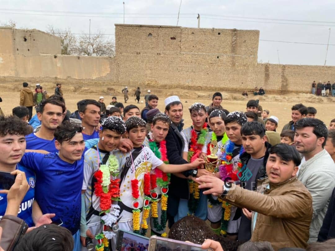 کندز؛ په قلعه ذال ولسوالۍ کې د نهو لوبډلو ترمنځ د فوټبال سيالۍ پای ته ورسېدې