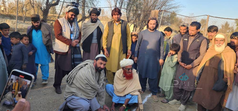 خوست؛ مرکز لکڼو سیمه کې د ۵۰۰ زره افغانیو په ارزښت د والیبال د یو میدان د جوړولو چارې پیل شوې