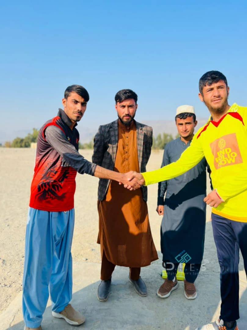 ننګرهار؛ مومند درې ولسوالۍ کې د اتو لوبډلو ترمنځ د ټېپ بال کرېکټ سیالۍ پای ته ورسېدې