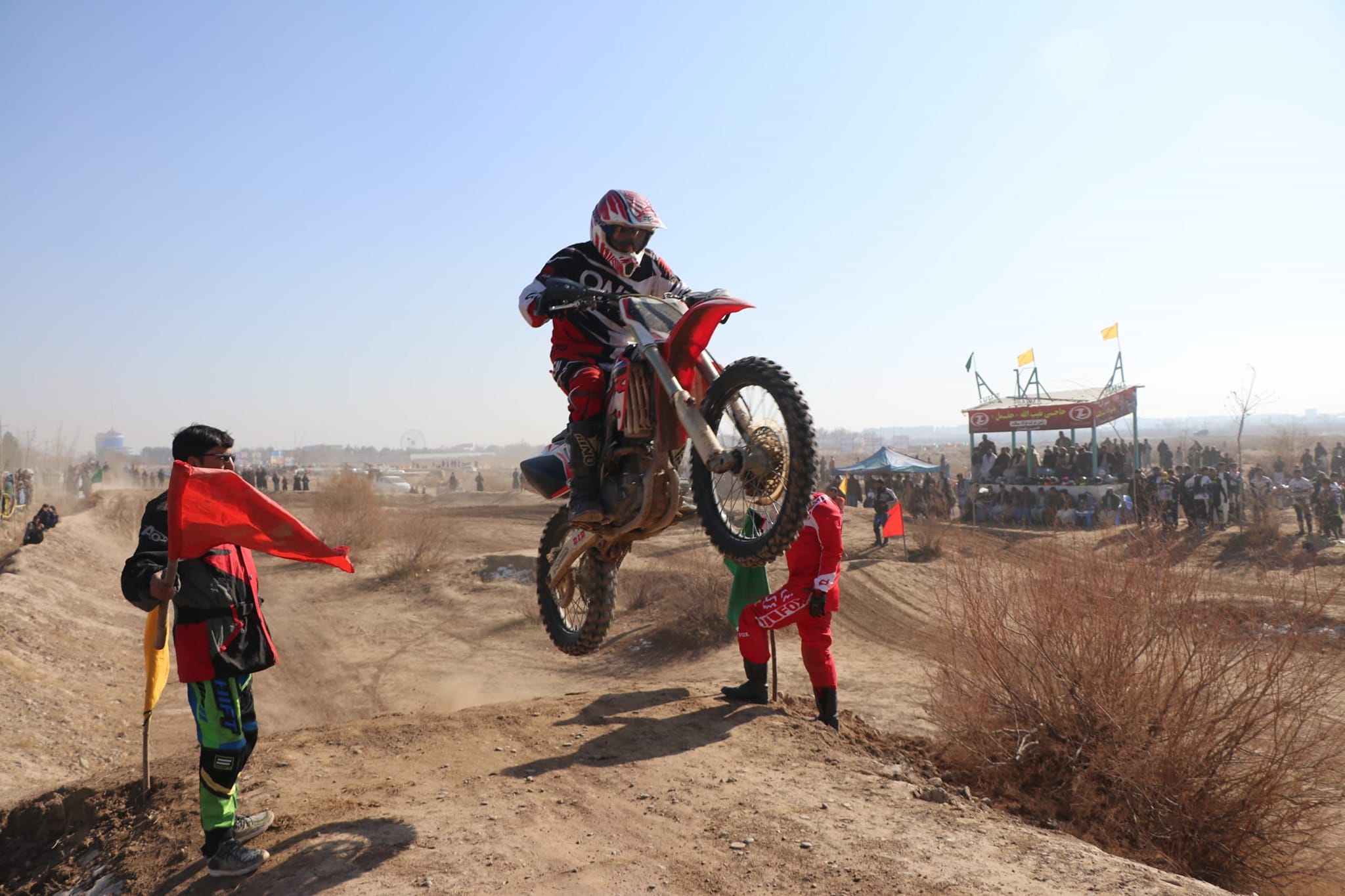 هرات؛ نمایشات جالب موترسایکل سواری در ساحه پل پشتو برگزار شد