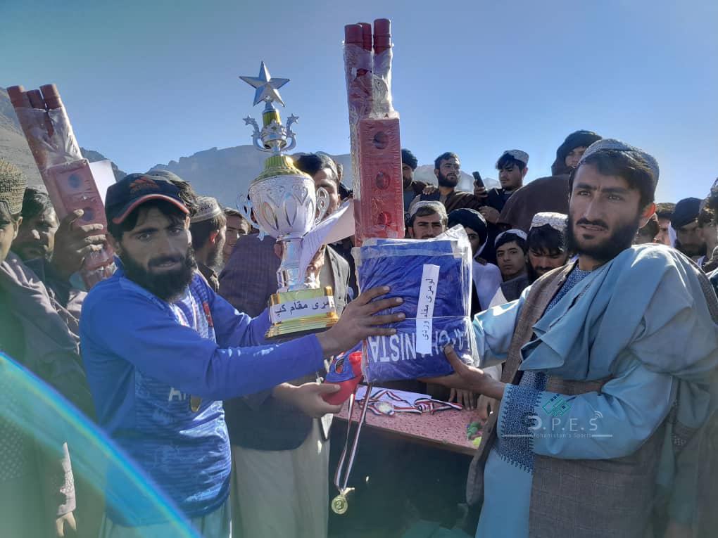 ارزګان؛ ګیزاب ولسوالۍ کې د ۱۴ لوبډلو ترمنځ د ټېپ بال کرېکټ سیالۍ پای ته ورسېدې