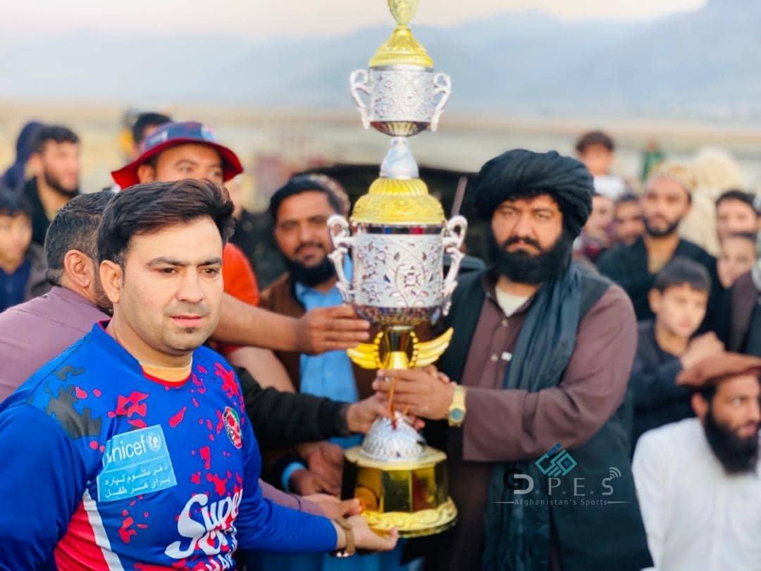 کونړ؛ څوکۍ ولسوالۍ کې د ٢٠ لوبډلو ترمنځ د ټېپ بال کرېکټ سیالۍ پای ته ورسېدې