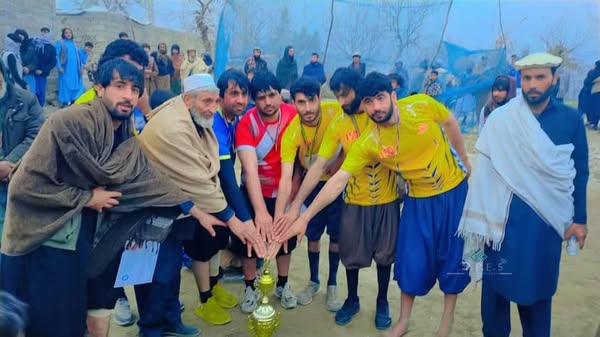 لغمان؛ مهترلام ښار کې د لسو لوبډلو ترمنځ د واليبال سيالۍ پای ته ورسېدې