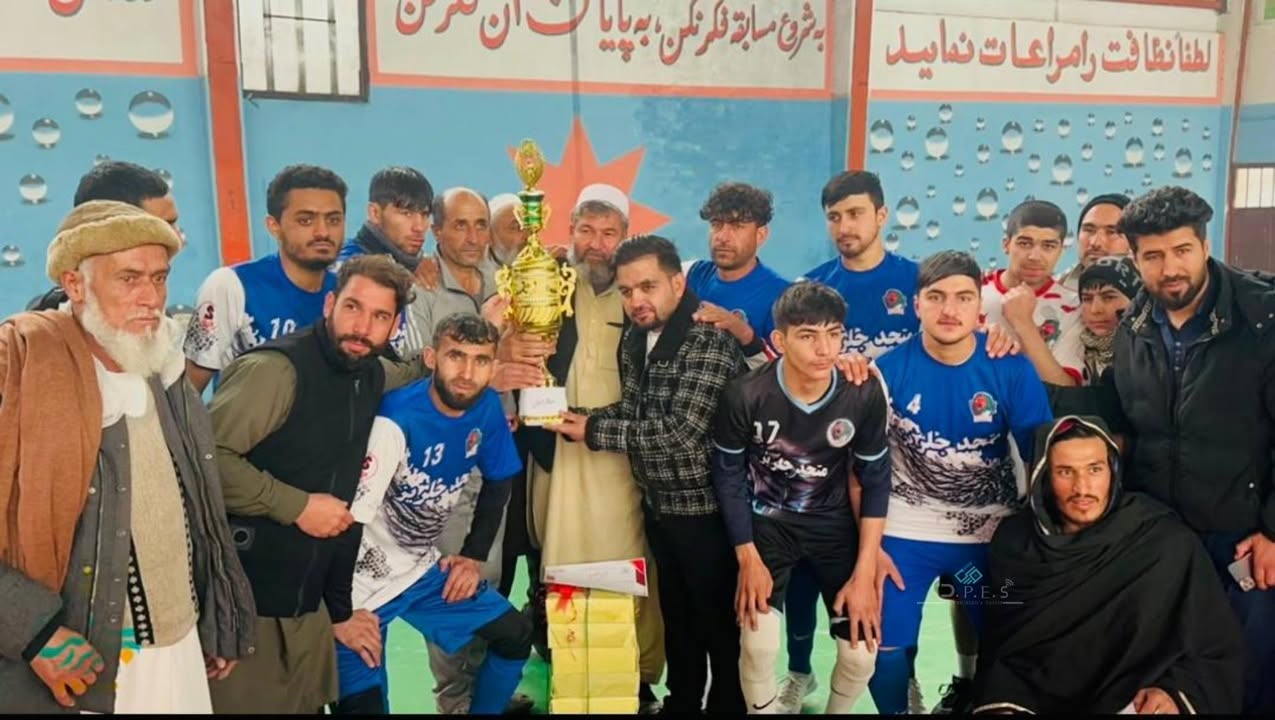 میدان وردګ؛ جلرېز ولسوالۍ کې د ۱۲ لوبډلو ترمنځ د فوټسال سیالۍ پای ته ورسېدې