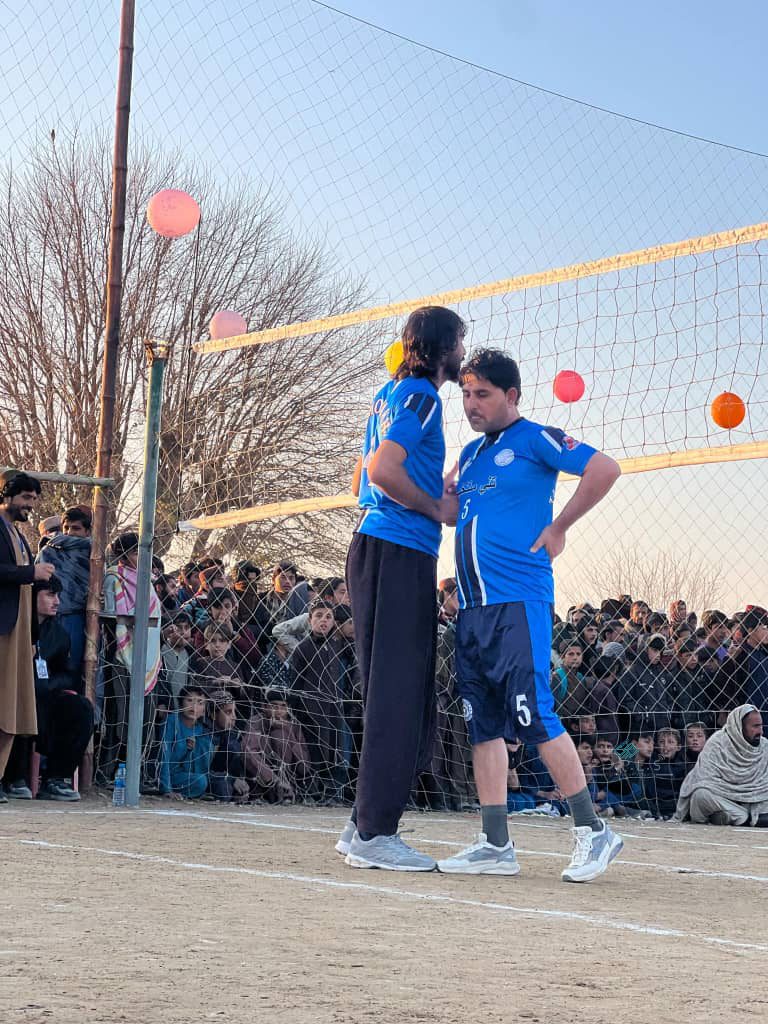 خوست؛ يعقوبيو صبريو ولسوالۍ کې د ٢٢ لوبډلو ترمنځ د والیبال سیالۍ پیل شوې