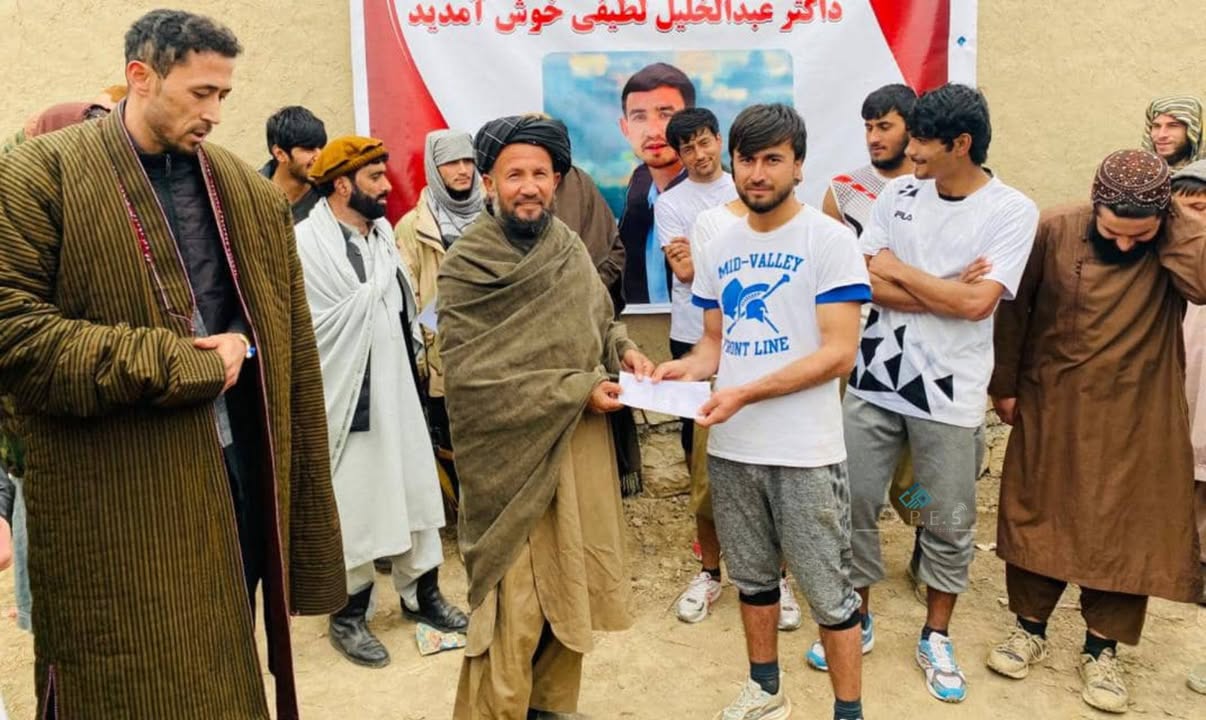 تخار؛ بهارک ولسوالۍ کې د ۱۰ لوبډلو ترمنځ د واليبال سيالۍ پای ته ورسېدې