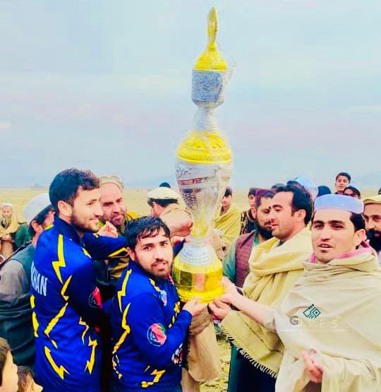 ننګرهار؛ مومند درې ولسوالۍ کې د اتو لوبډلو ترمنځ د ټېپ بال کرېکټ سیالۍ پای ته ورسېدې