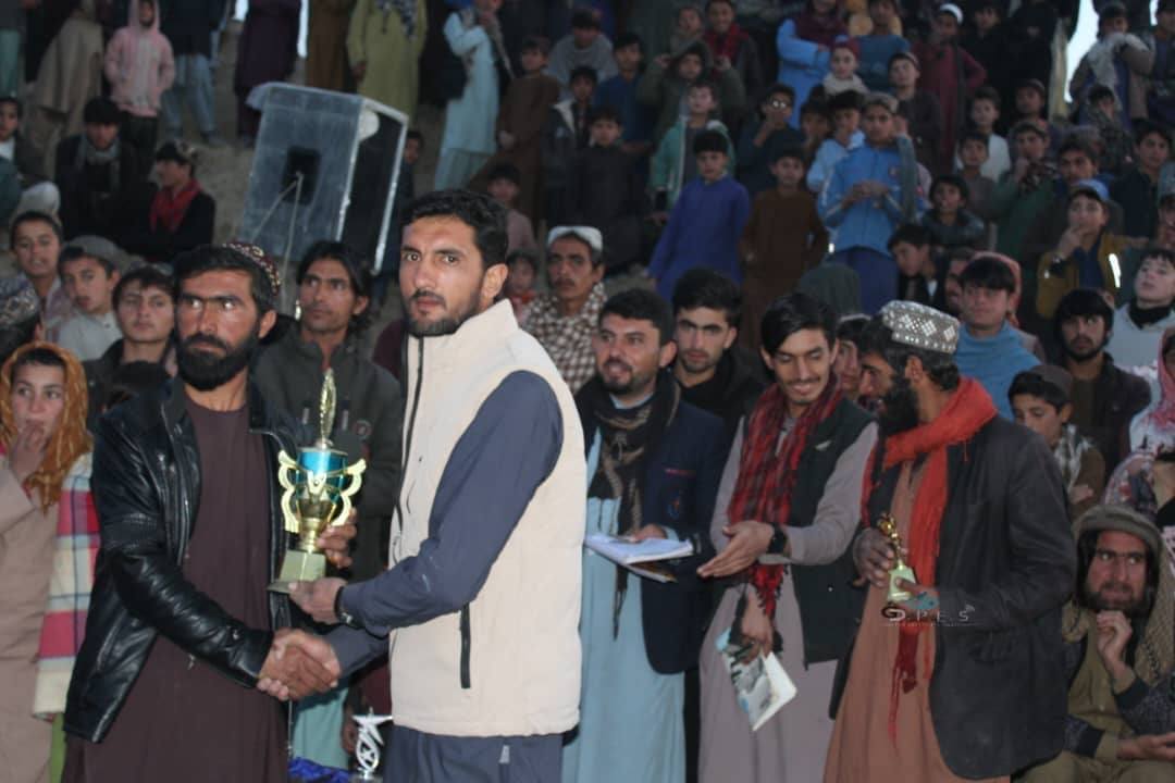 خوست؛ ګربزو ولسوالۍ کې د ٢٠ لوبډلو ترمنځ د ټېپ بال کرېکټ سیالۍ پای ته ورسېدې