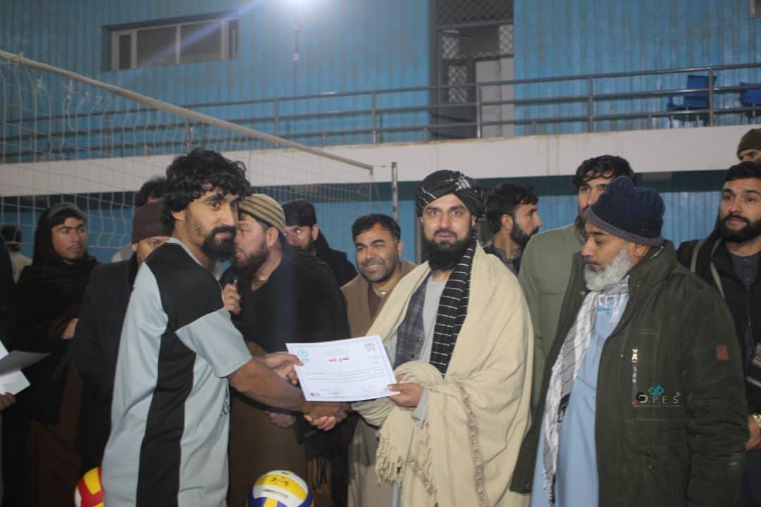 کندوز کې د ۱۶ لوبډلو ترمنځ د والیبال ټاکنيزې سیالۍ پای ته ورسېدې