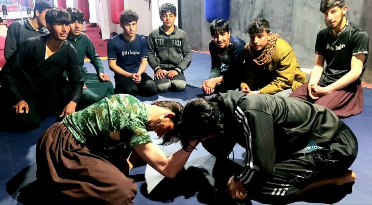 ميدان وردگ؛ په میدان ښار کې د ۱۸ لوبغاړو ترمنځ د لاس چپه کولو سیالۍ تر سره شوې.