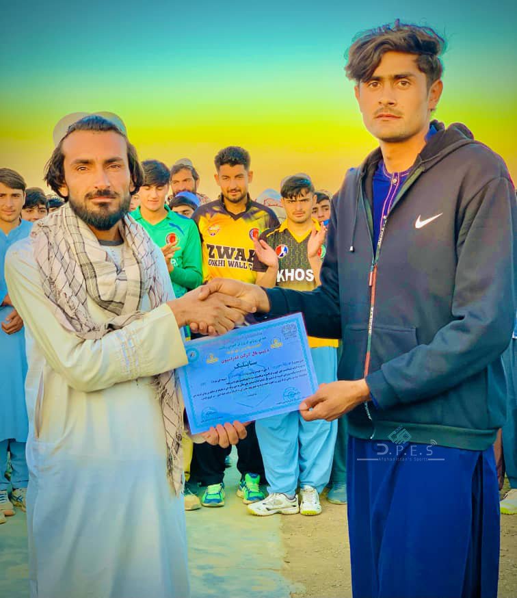 خوست؛ په نادر شاه کوټ ولسوالۍ کې د اوو لوبډلو ترمنځ د ټېپ بال کرېکټ سیالۍ پای ته ورسېدې