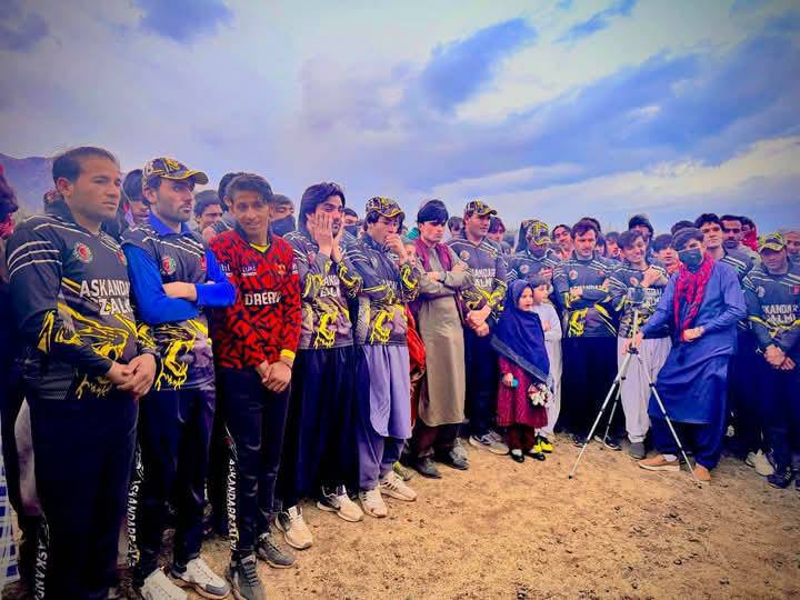 خوست؛ په ځاځي میدان ولسوالۍ کې د ۱۶ لوبډلو ترمنځ د ټېپ بال کرېکټ سيالۍ پای ته ورسېدې