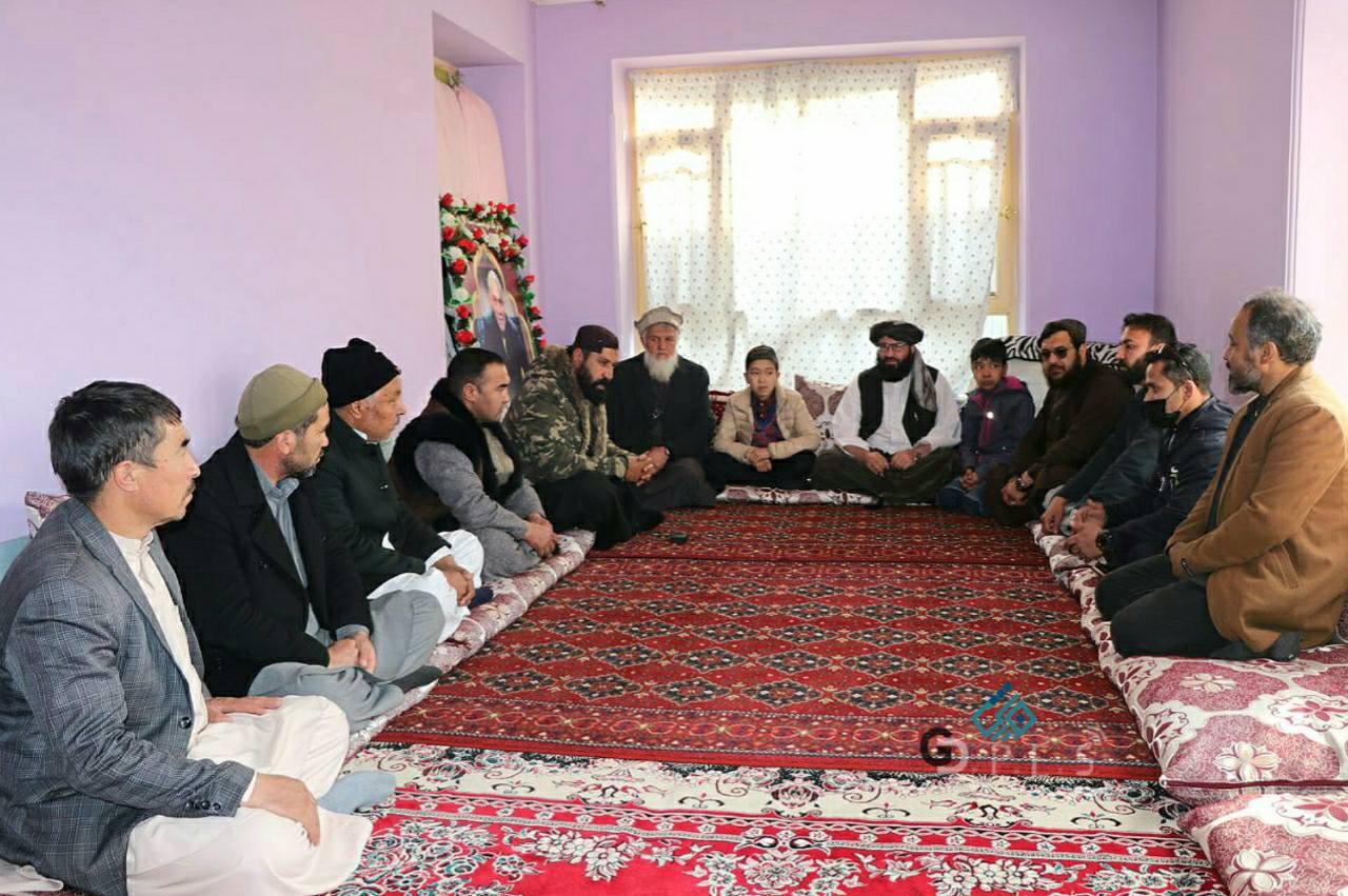 کمکهای جمعآوری شده از سوی اداره ورزش، بهخانواده علی رضا آساهی سپرده شد