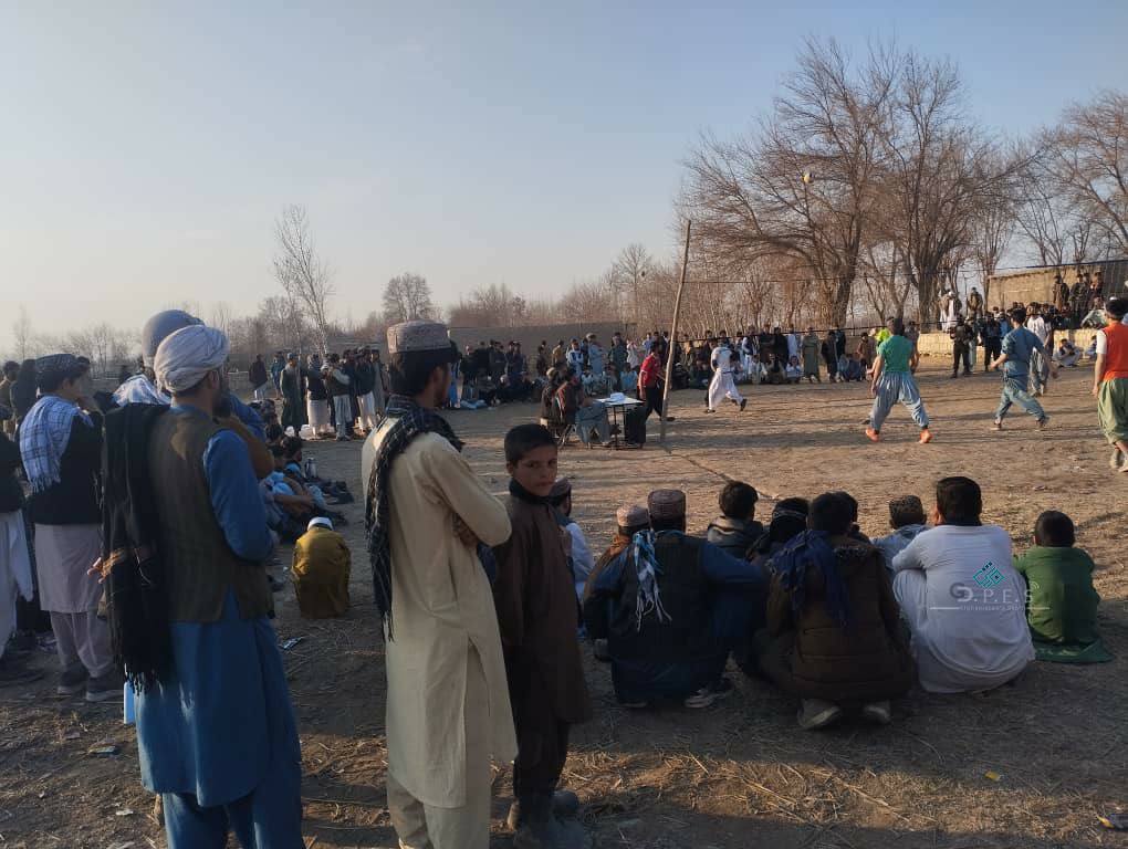 کندز؛ کلباد ولسوالۍ کې د ۱۲ لوبډلو ترمنځ د والیبال سیالۍ پای ته ورسېدې