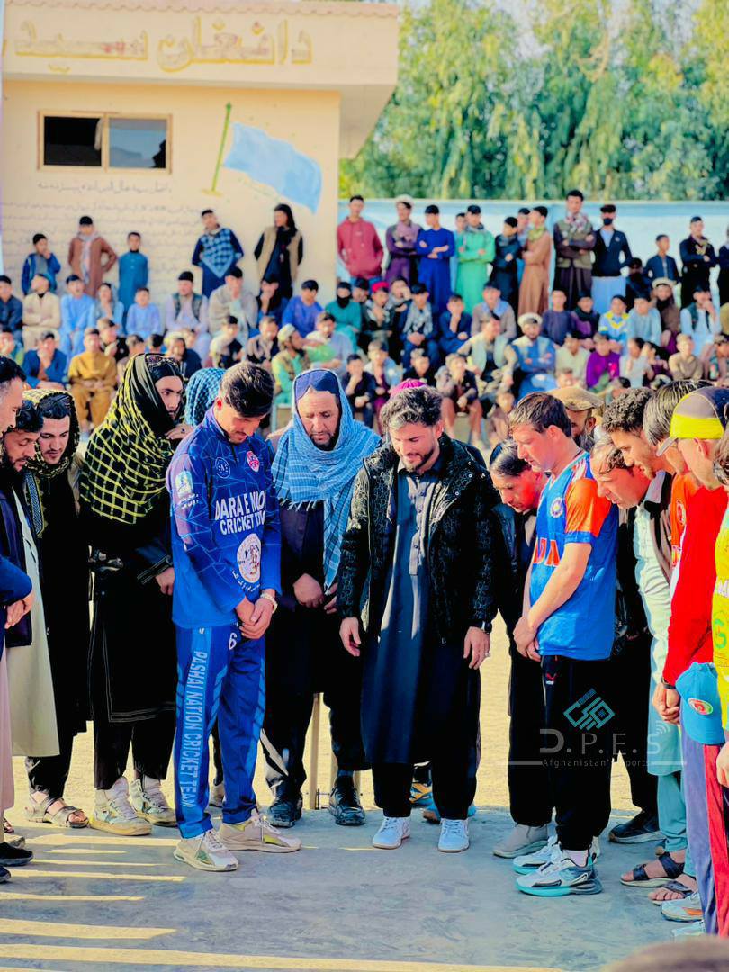 ننګرهار؛ ښېوې ولسوالۍ کې د ٢٣ لوبډلو ترمنځ د ټېپ بال کرېکټ سیالۍ پای ته ورسېدې