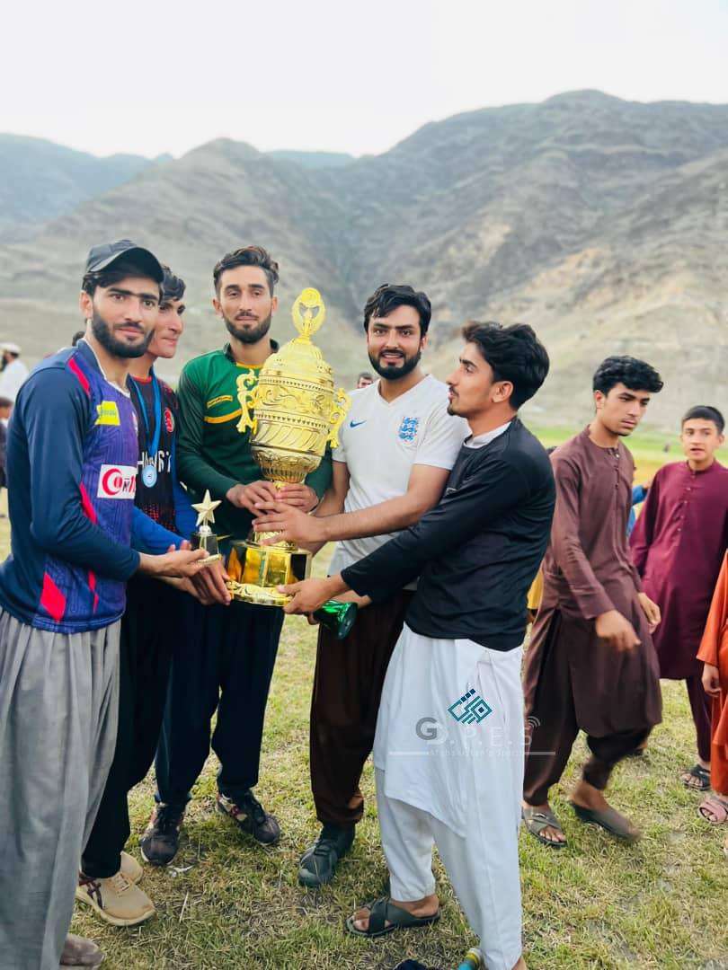 کونړ؛ څوکۍ ولسوالۍ کې د پنځو لوبډلو ترمنځ د ټېپ بال کرېکټ سیالۍ پای ته ورسېدې