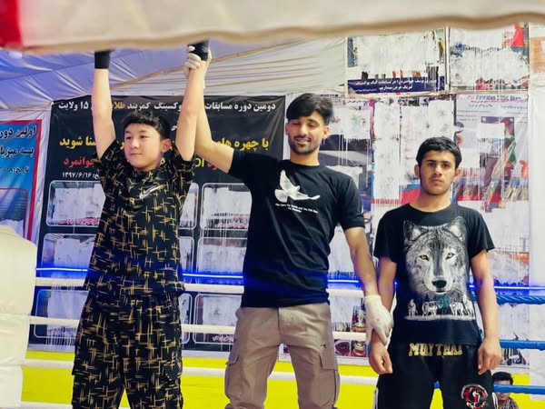 نیمروز کې د ۵۰ ورزشکارانو ترمنځ د کیک بوکسینګ نولسم پړاو سیالۍ ترسره شوې