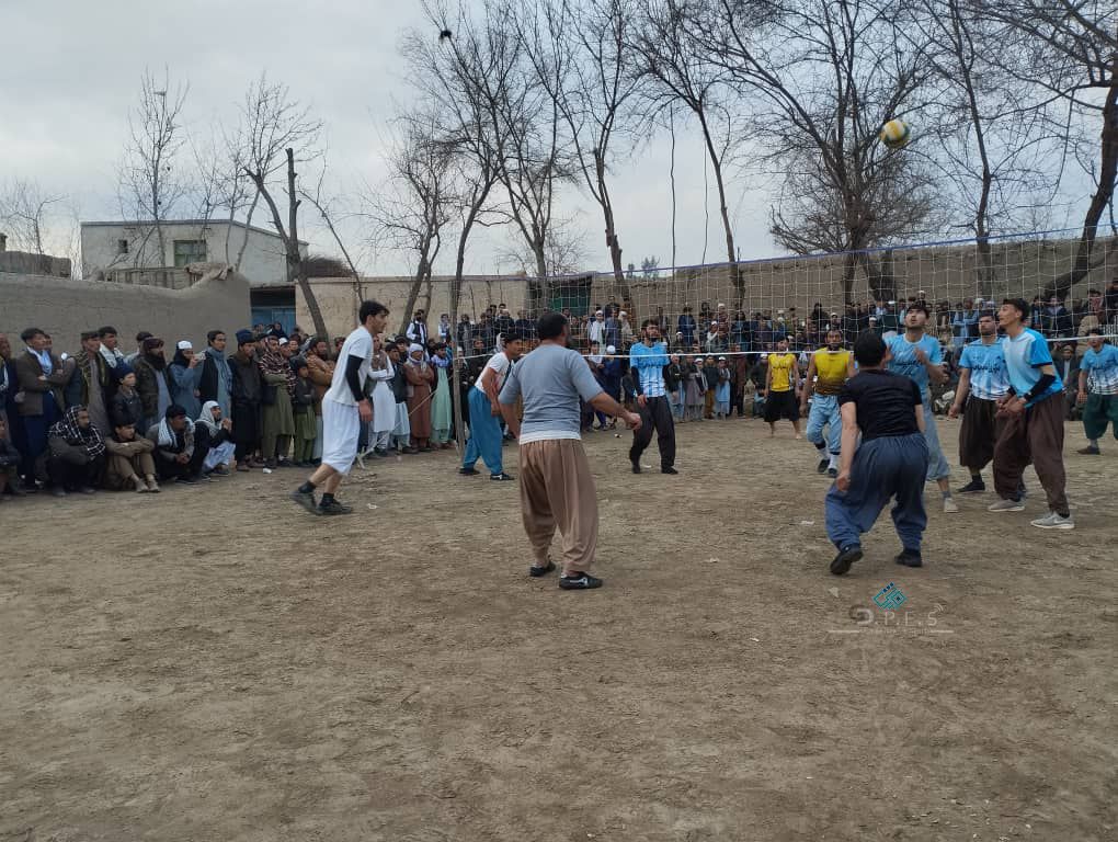 کندز؛ په کلباد ولسوالۍ کې د ١٢ لوبډلو ترمنځ د واليبال سيالۍ پای ته ورسېدې