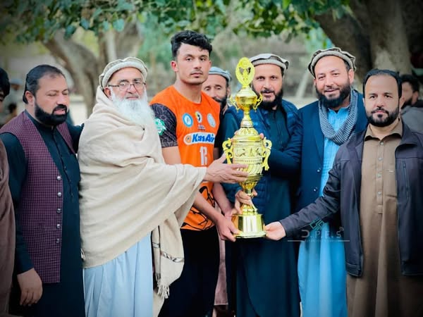 ننگرهار کې د ۲۴ لوبډلو ترمنځ د واليبال سيالۍ پای ته ورسېدې