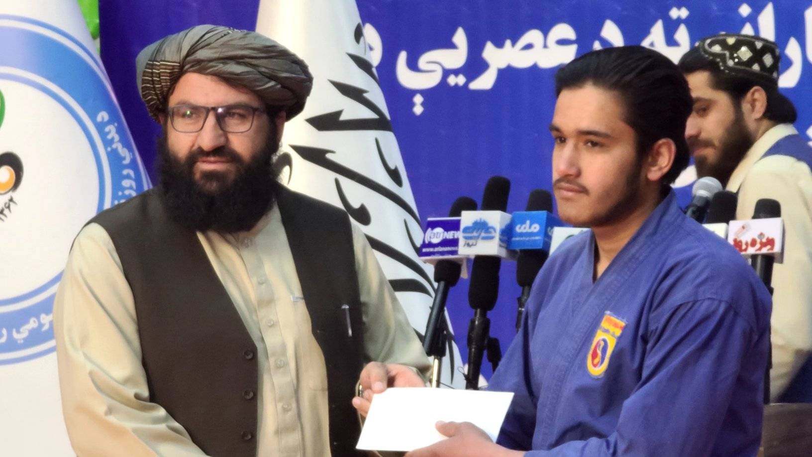 د هېواد د ټولو ورزشي فدراسیونونو د ملي لوبډلو ورزشکارانو ته د عصریې د وېش پروګرام!